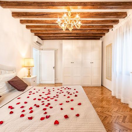 Casanova Fenice - Canal View Venetië Kamer foto