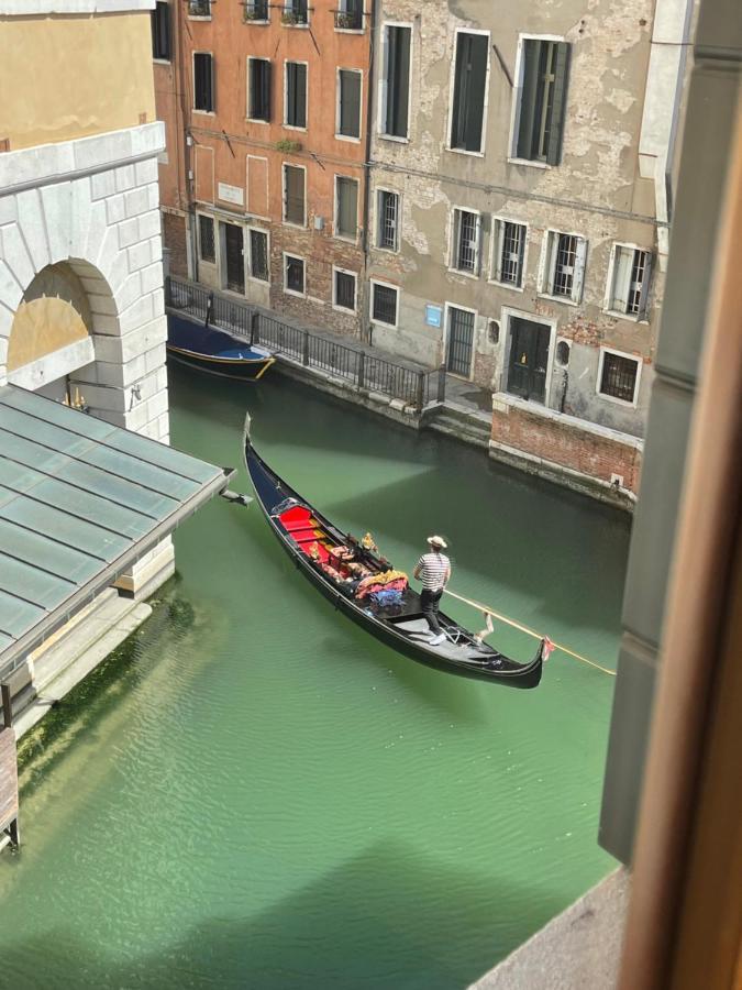 Casanova Fenice - Canal View Venetië Buitenkant foto