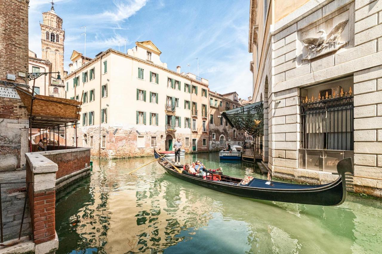 Casanova Fenice - Canal View Venetië Buitenkant foto