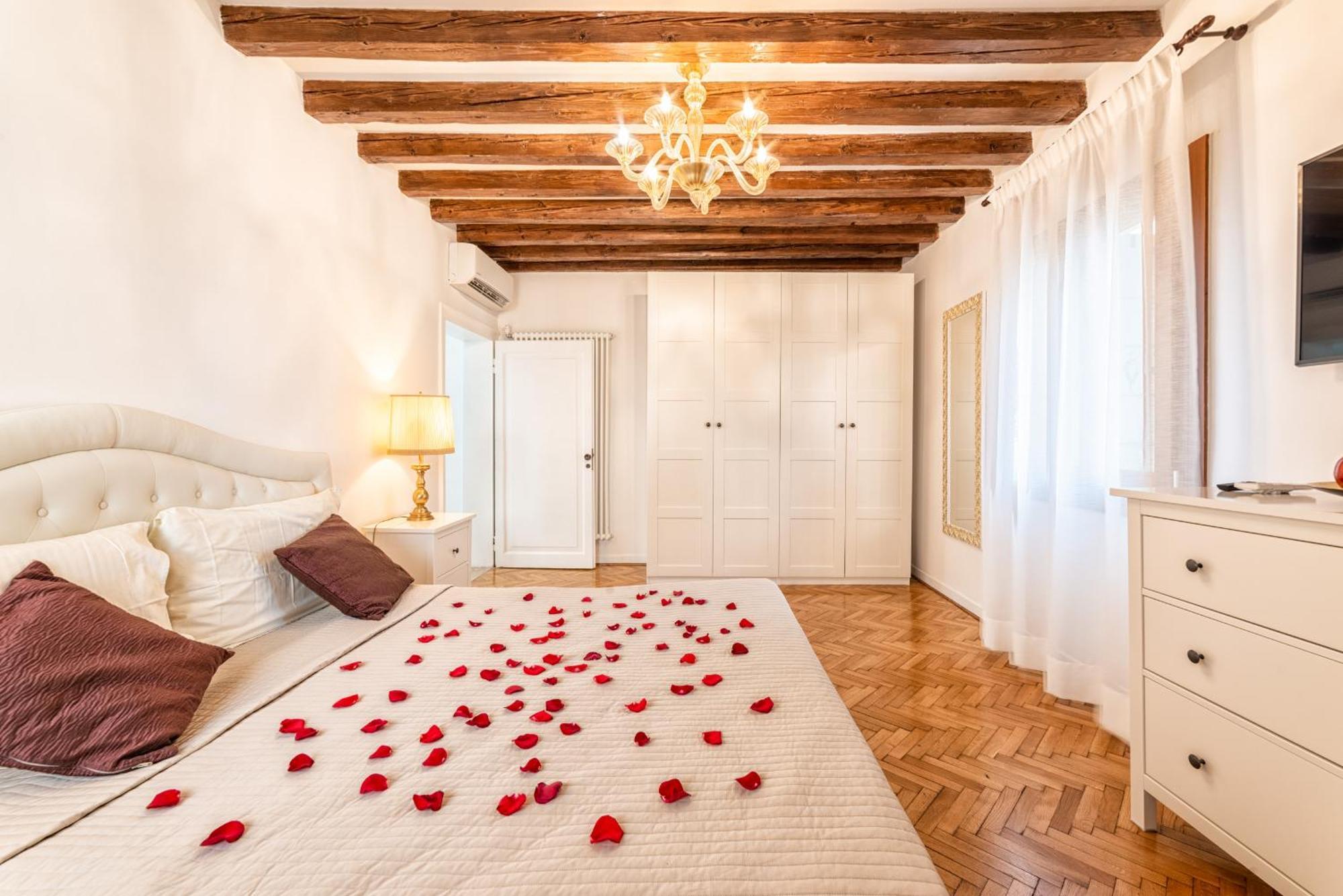 Casanova Fenice - Canal View Venetië Kamer foto