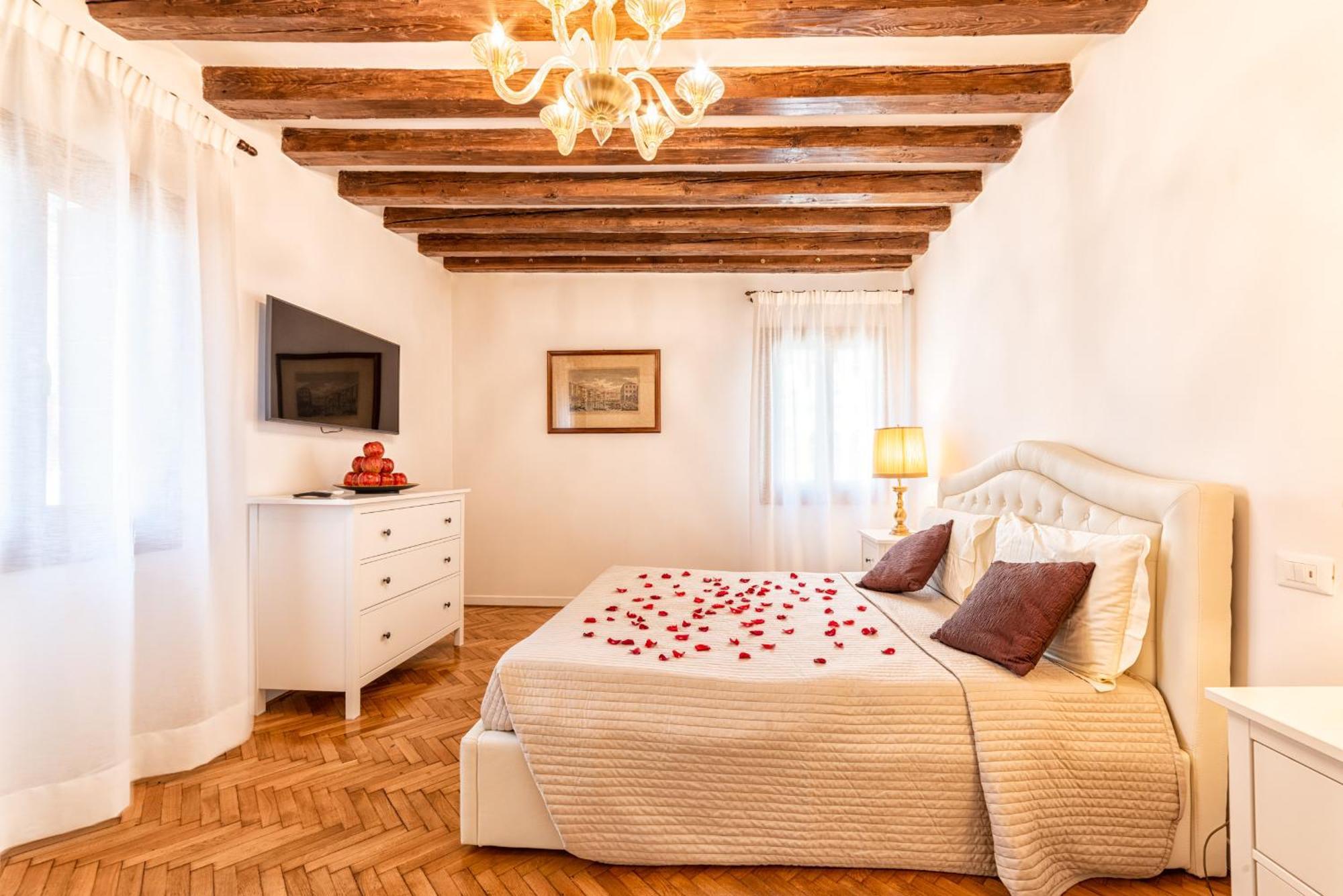 Casanova Fenice - Canal View Venetië Kamer foto