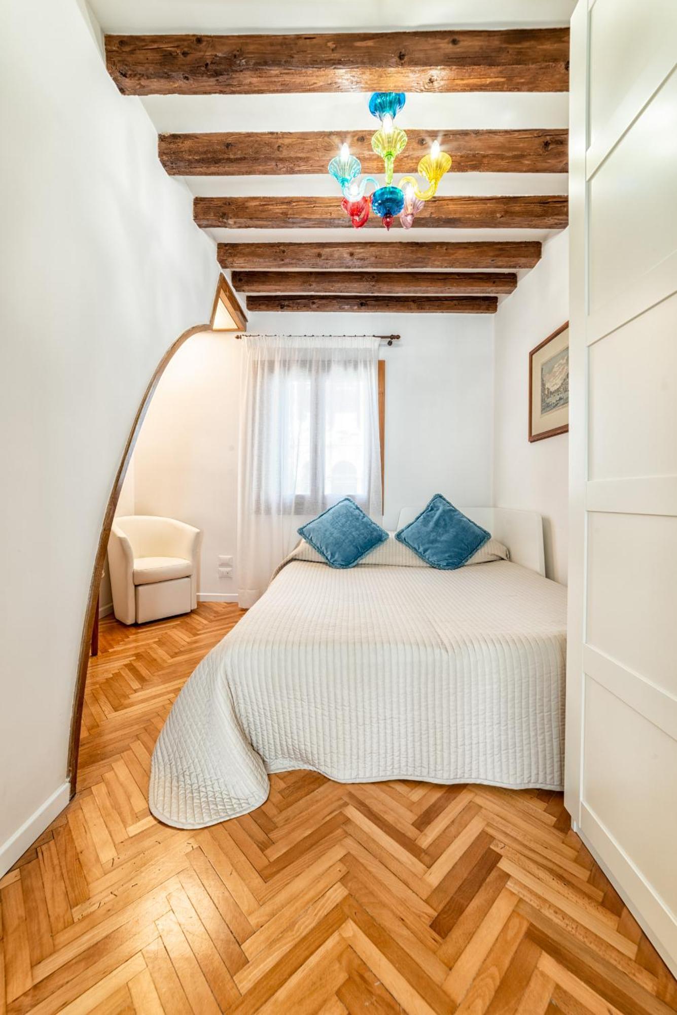 Casanova Fenice - Canal View Venetië Kamer foto